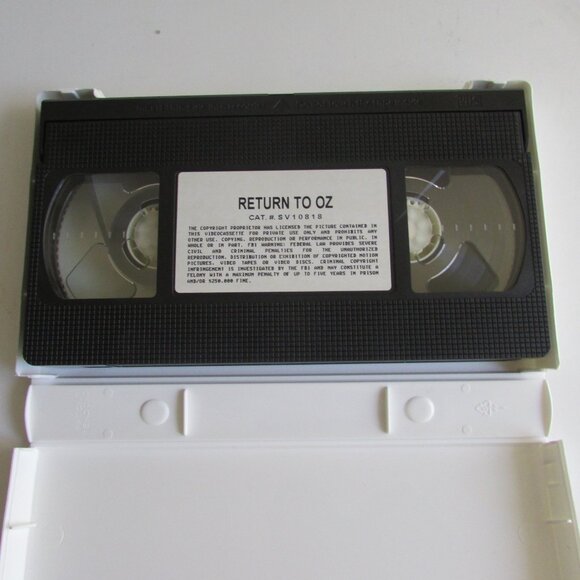 VHS Tape - Return To Oz - Picture 3 of 8